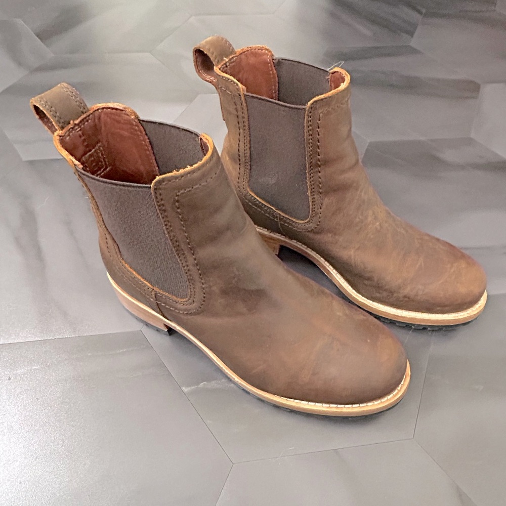Beautiful leather boots with good quality soles and traction